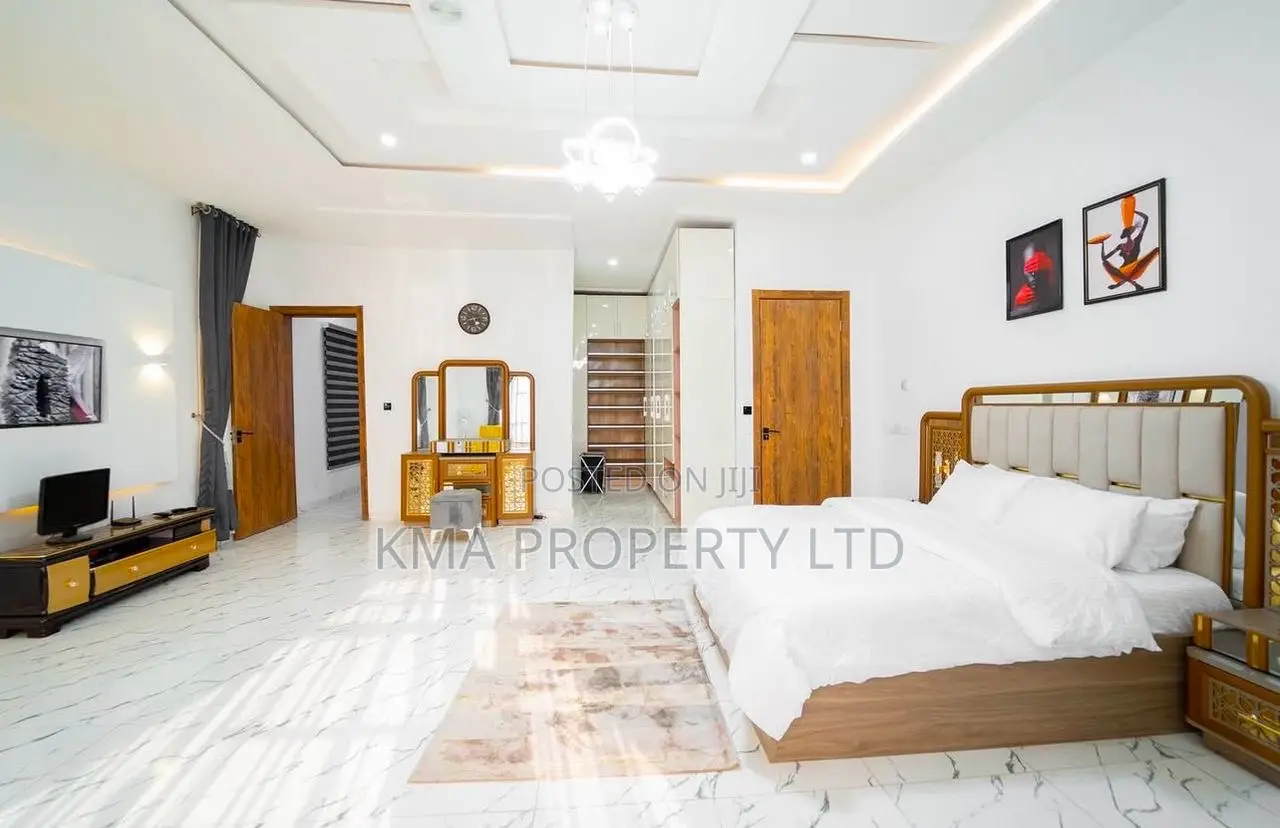 Luxurious 5/4 Bedroom Self Compound With Private Pool in Osapa london