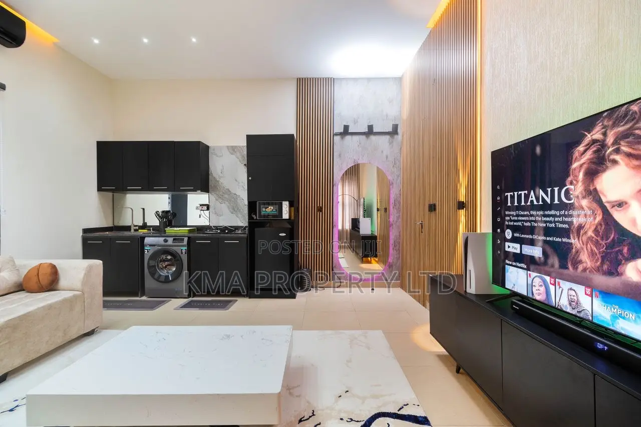 Luxurious 1 Bedroom Apartment With Ps5 in Lekki Phase 1