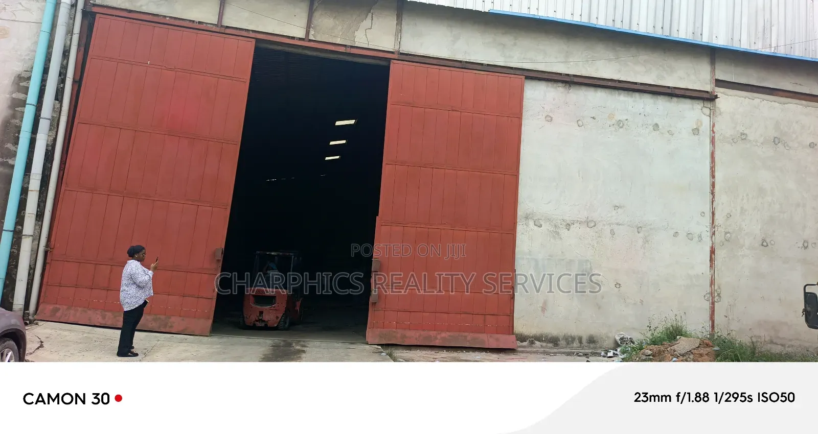 37000sqft Warehouse Off Eric Moore Surulere in Eric Moore