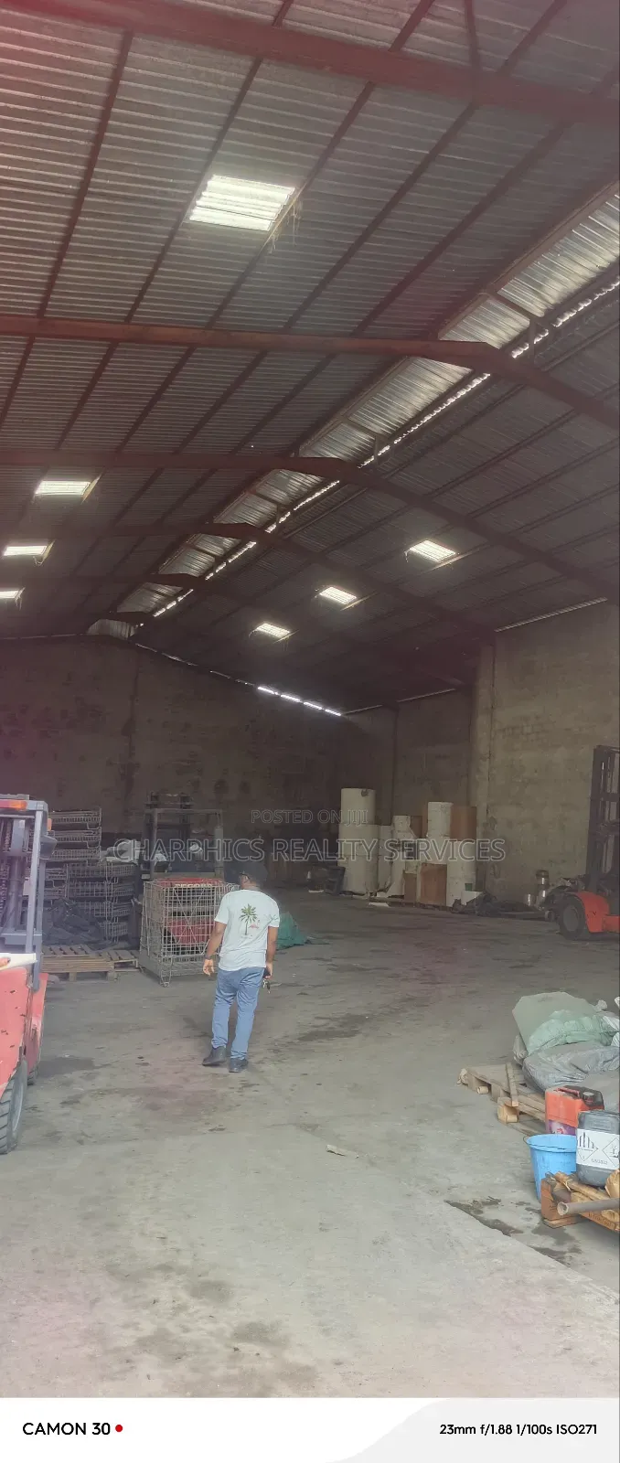 37000sqft Warehouse Off Eric Moore Surulere in Eric Moore