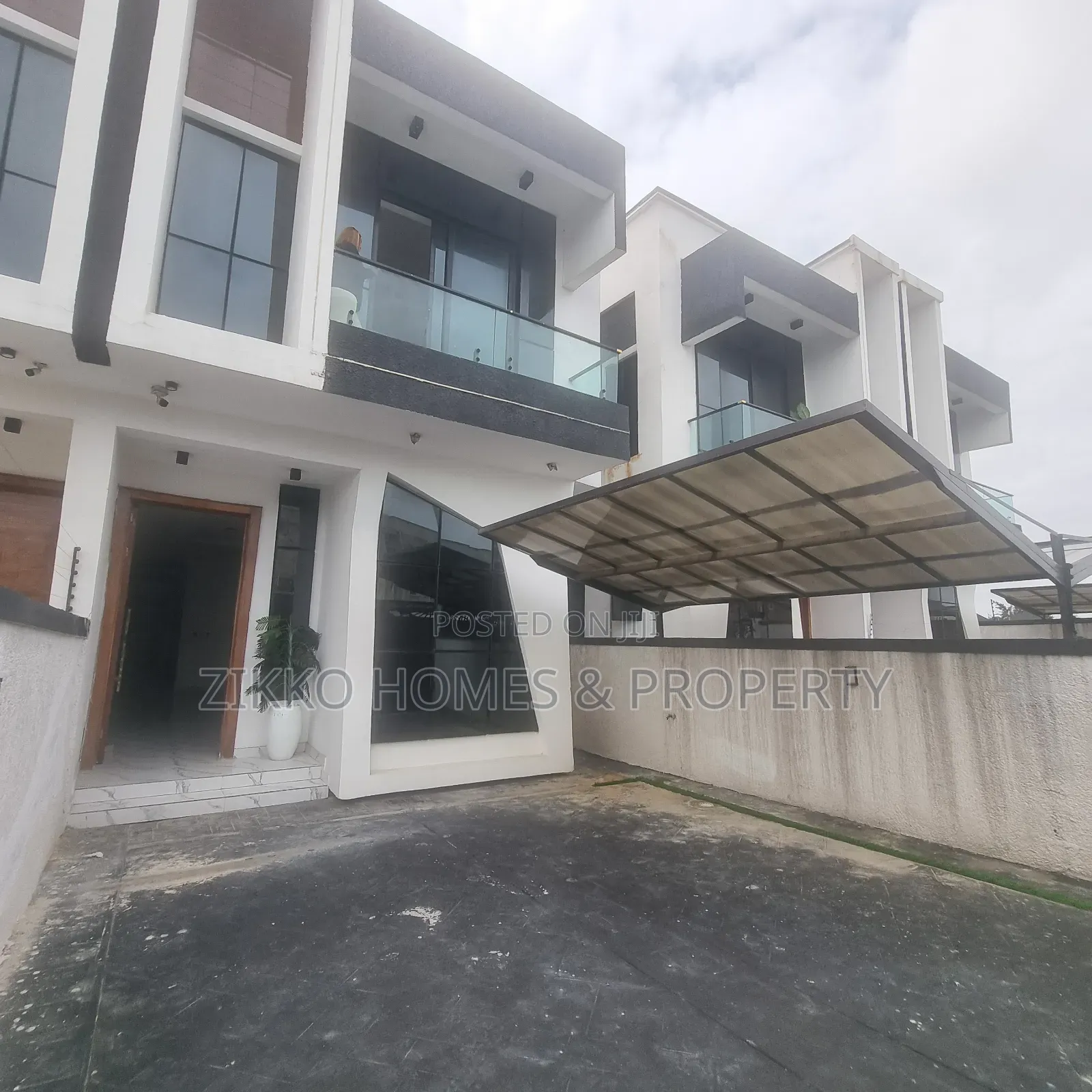 4bdrm Duplex in Orchid Road, Lekki for sale in Lekki