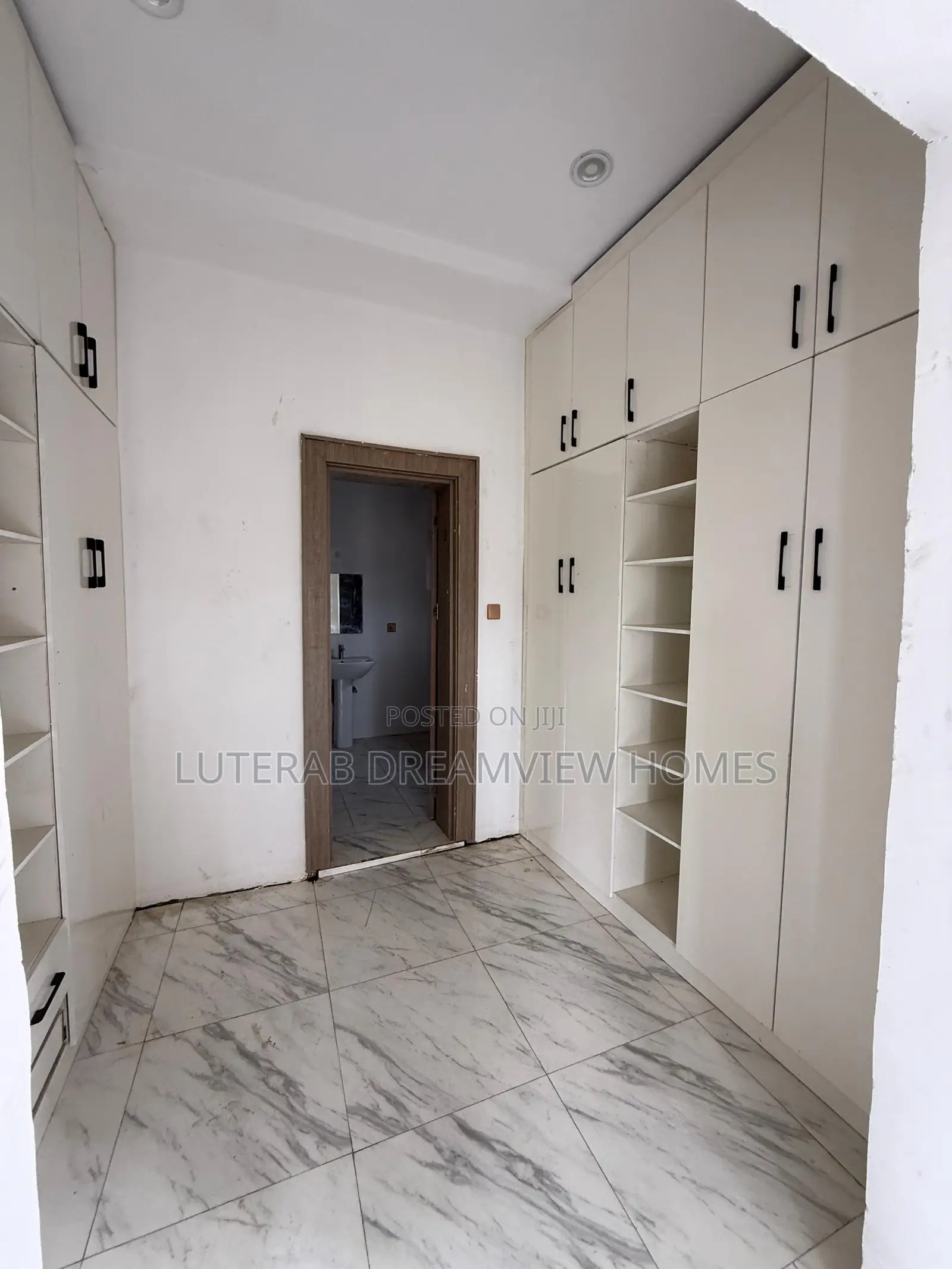 4bdrm Townhouse/Terrace in Guzape for sale in Guzape District