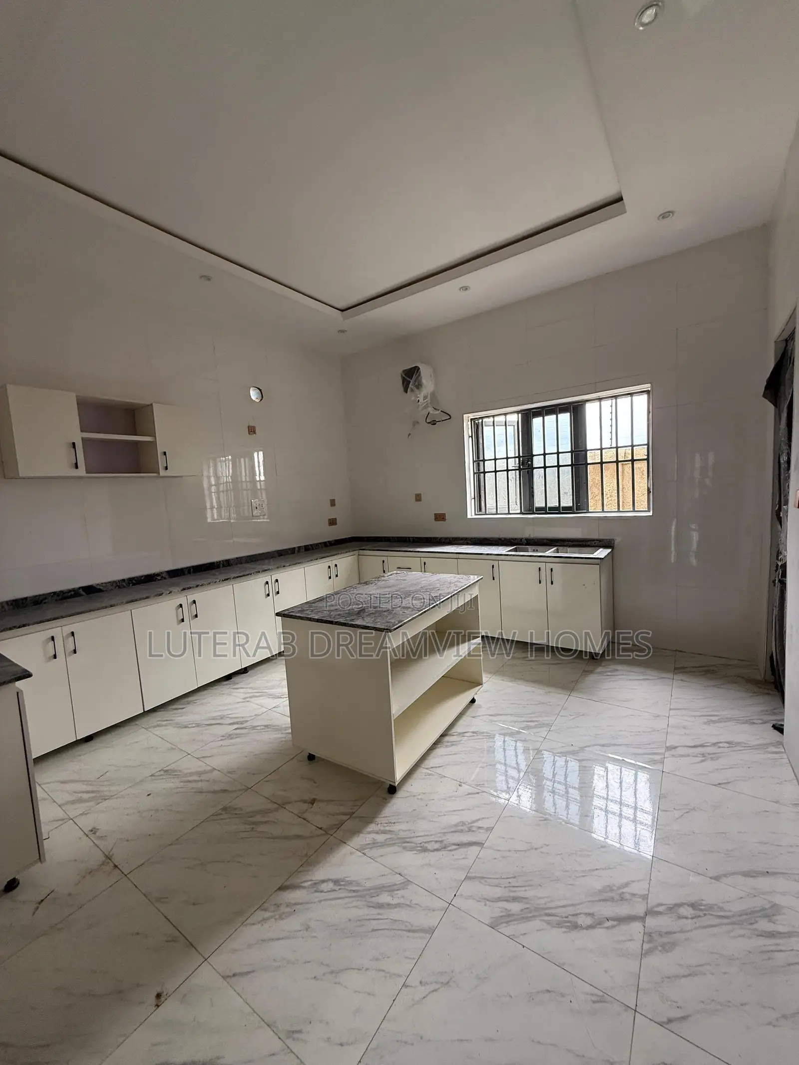 4bdrm Townhouse/Terrace in Guzape for sale in Guzape District