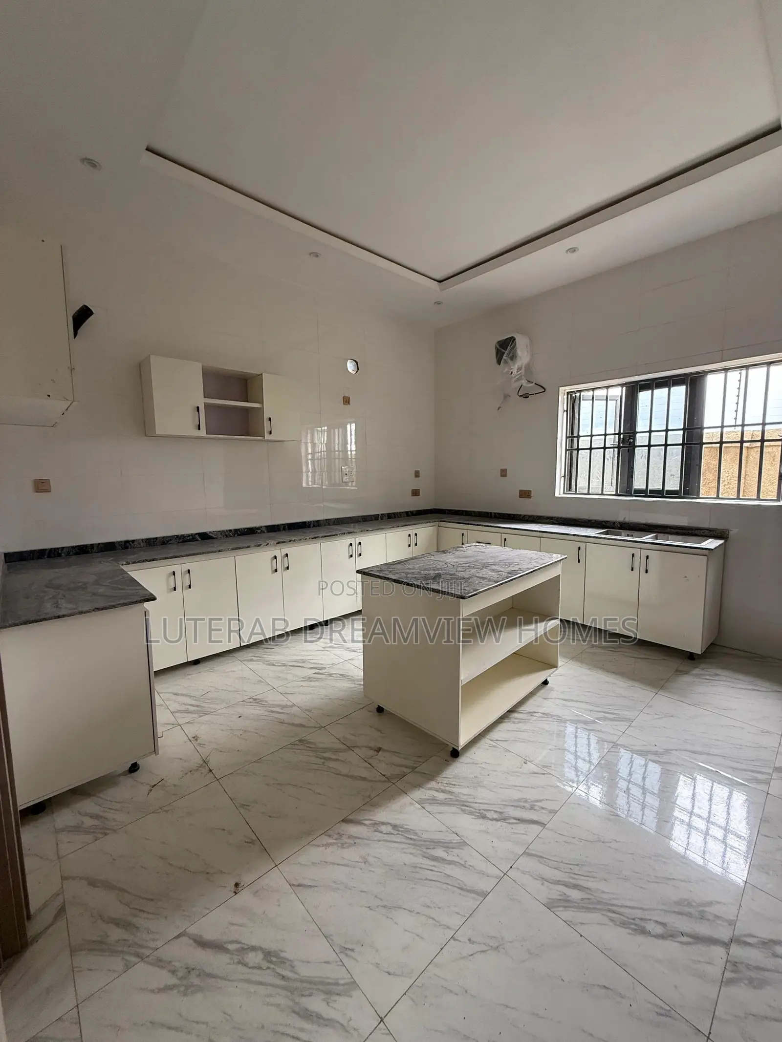 4bdrm Townhouse/Terrace in Guzape for sale in Guzape District