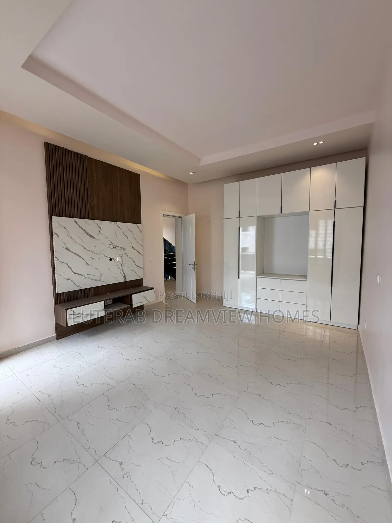 5bdrm Duplex in Guzape for sale in Guzape District