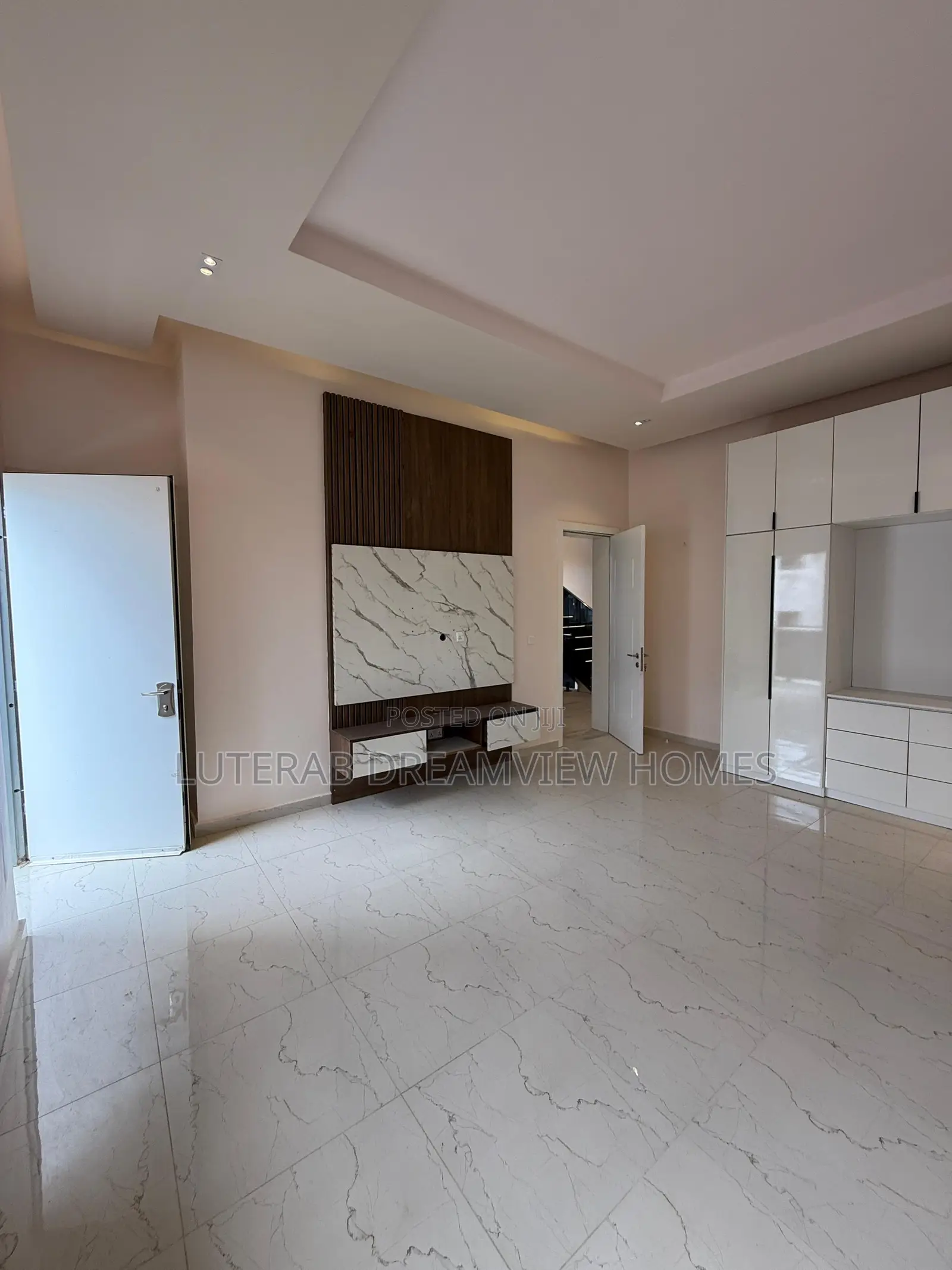 5bdrm Duplex in Guzape for sale in Guzape District
