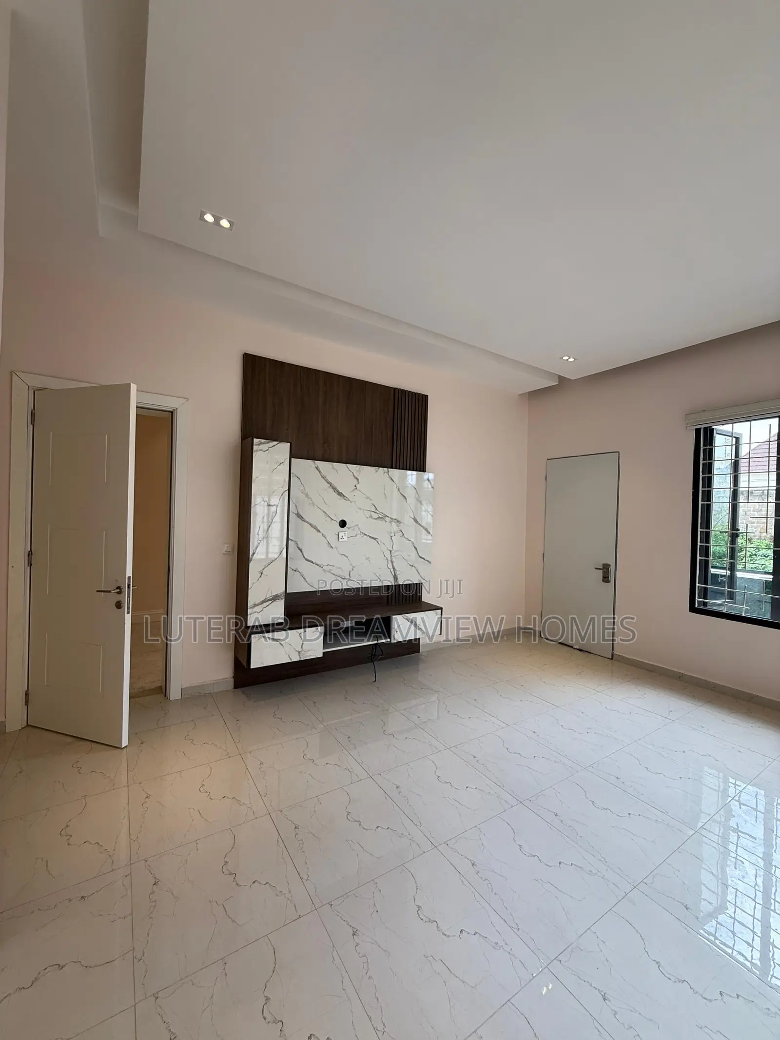 5bdrm Duplex in Guzape for sale in Guzape District