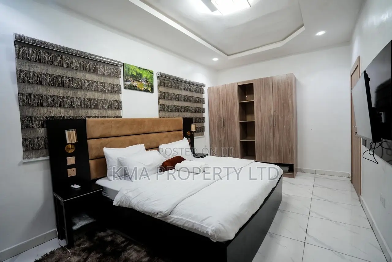 Luxurious 3/2 Bedrooms Apartment in Surulere
