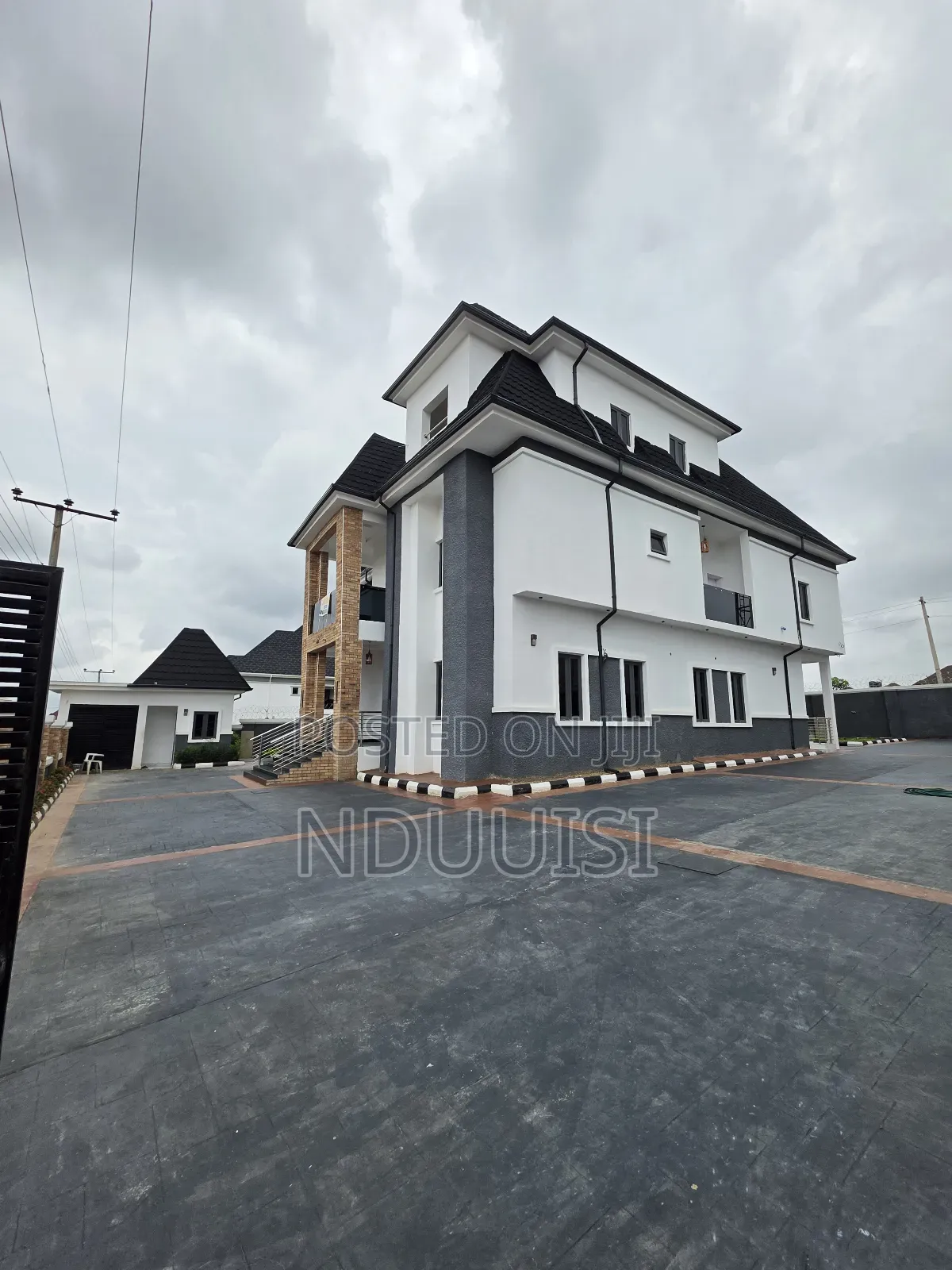 6bdrm Duplex in Efab Queens Karsana for sale in Karsana