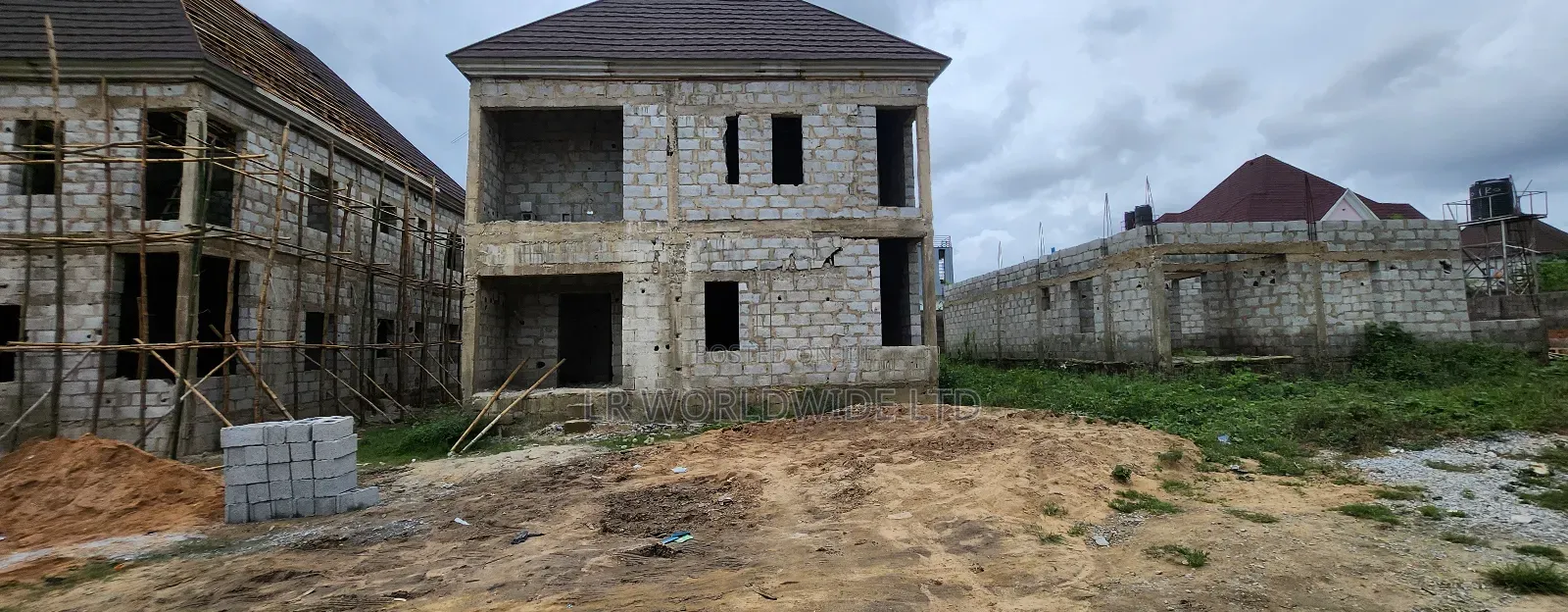4bdrm Duplex in Lugbe District for sale in Lugbe District