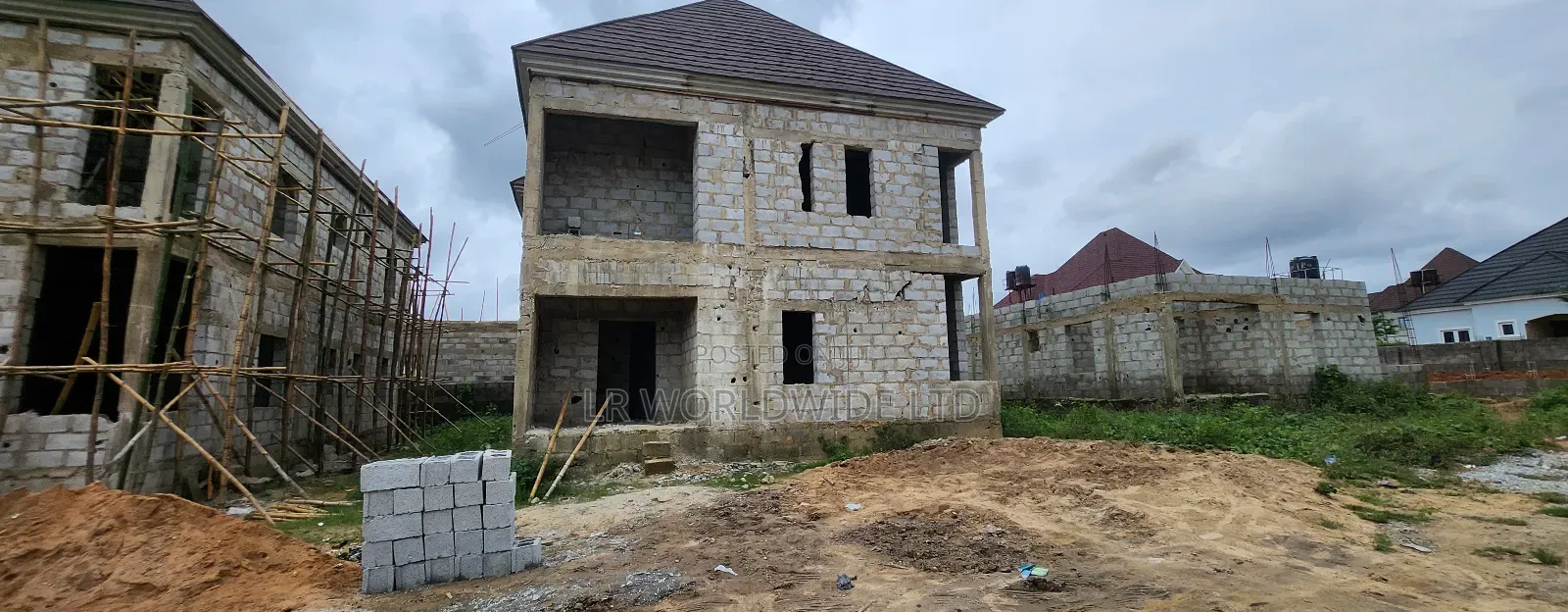 4bdrm Duplex in Lugbe District for sale in Lugbe District