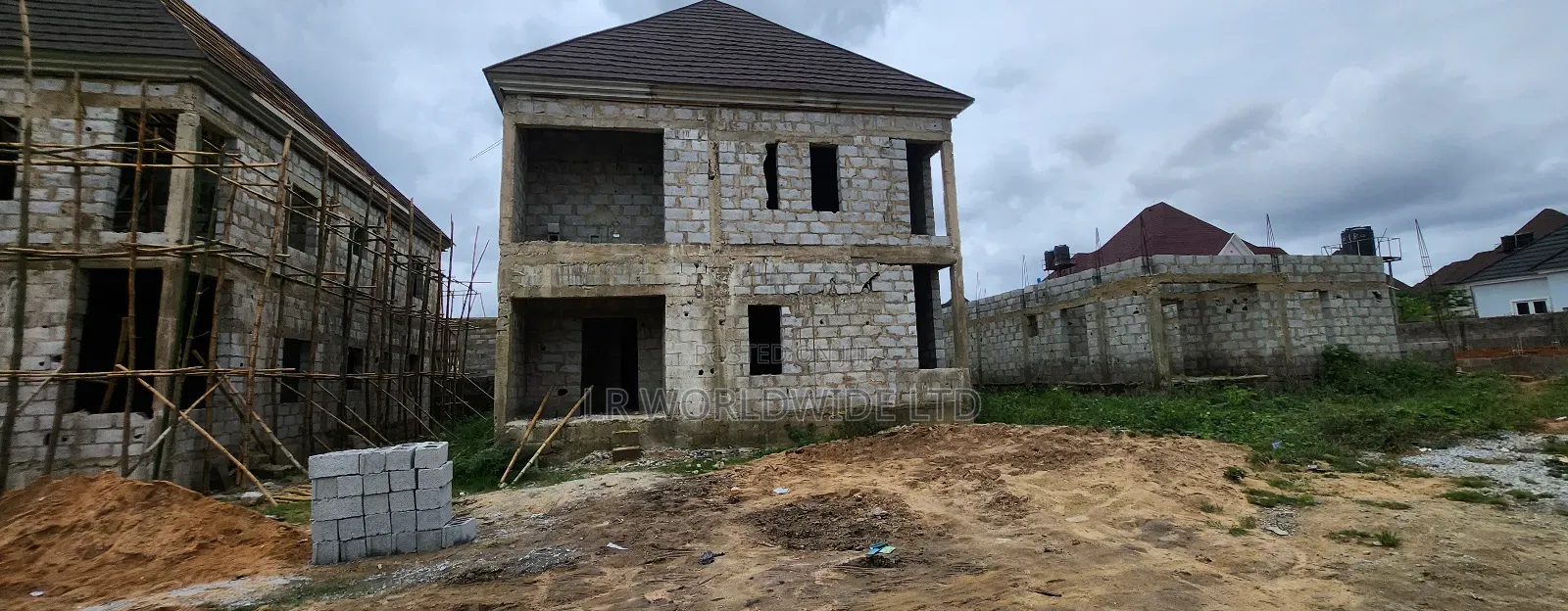 4bdrm Duplex in Lugbe District for sale in Lugbe District