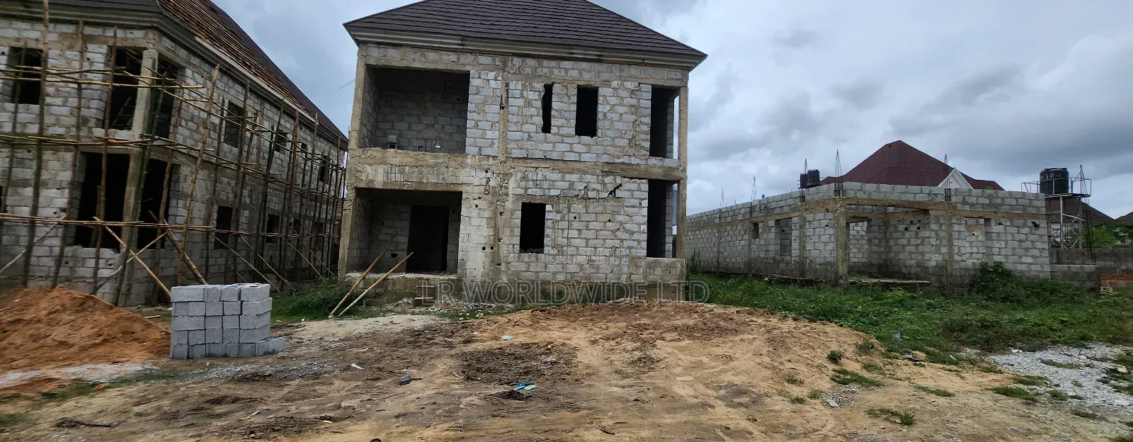 4bdrm Duplex in Lugbe District for sale in Lugbe District