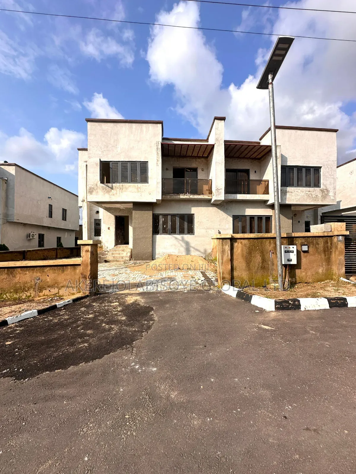 4bdrm Duplex in In An Estate for sale in Gwarinpa
