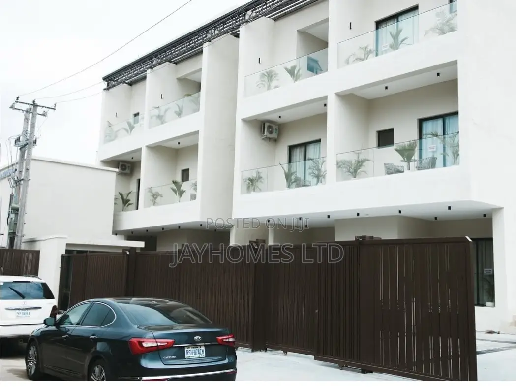Luxury 3 Bedroom Shortlet Apartment With Poolside in Asaba in Oshimili South