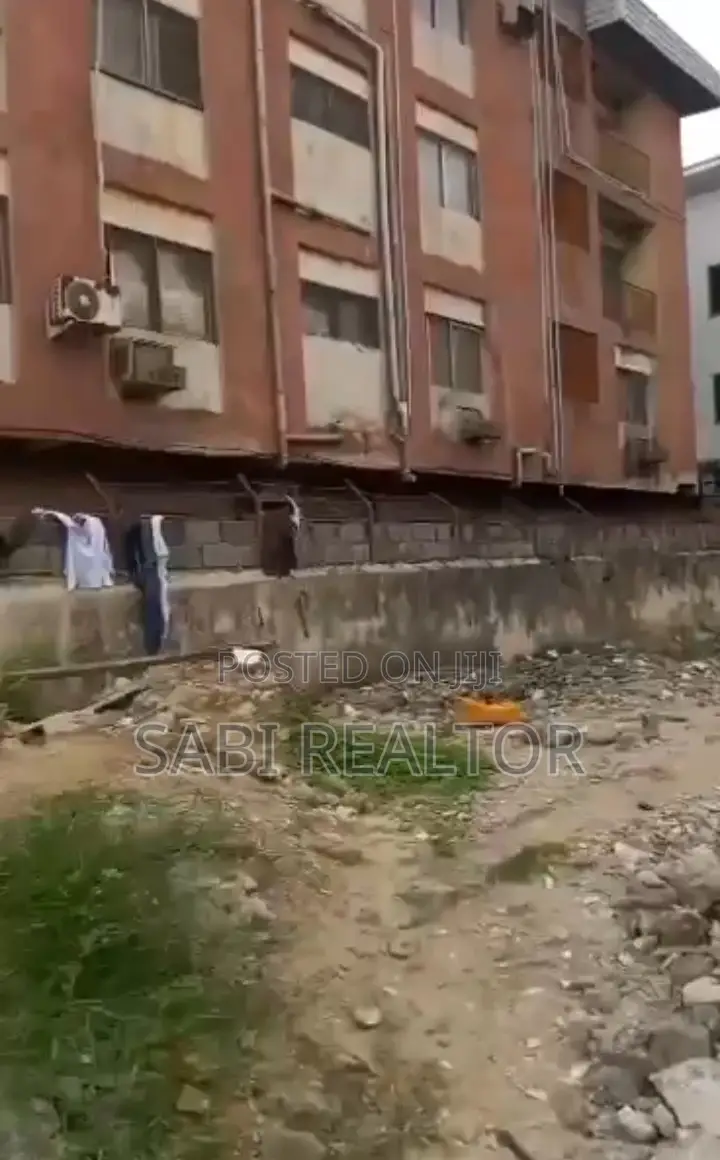 Full Plot Measuring 500sqm At Surulere Suitable For Residential in Surulere