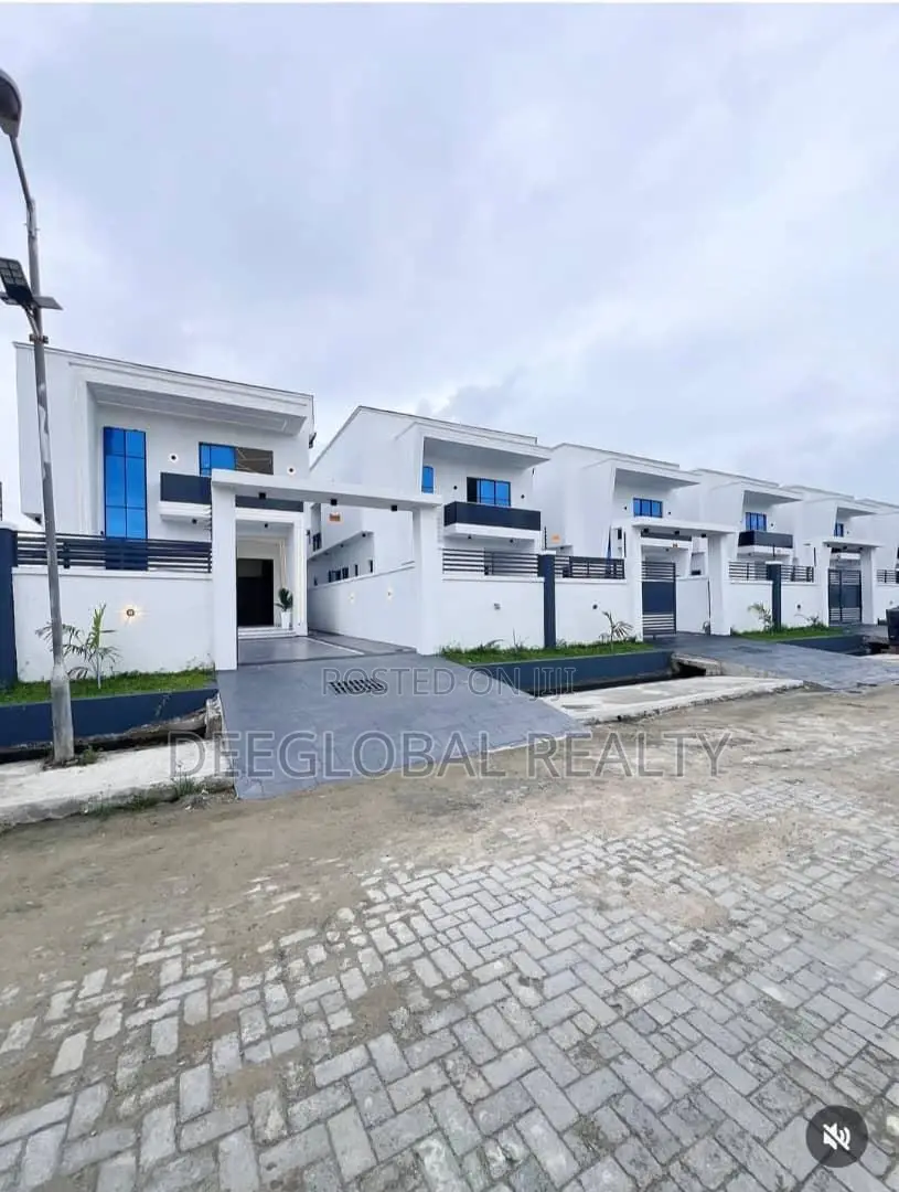 5bdrm Duplex in Ikota for sale in Ikota