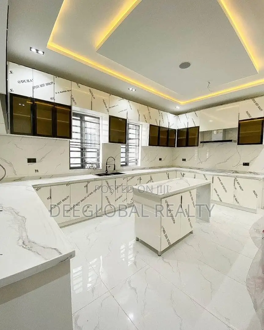 5bdrm Duplex in Ikota for sale in Ikota
