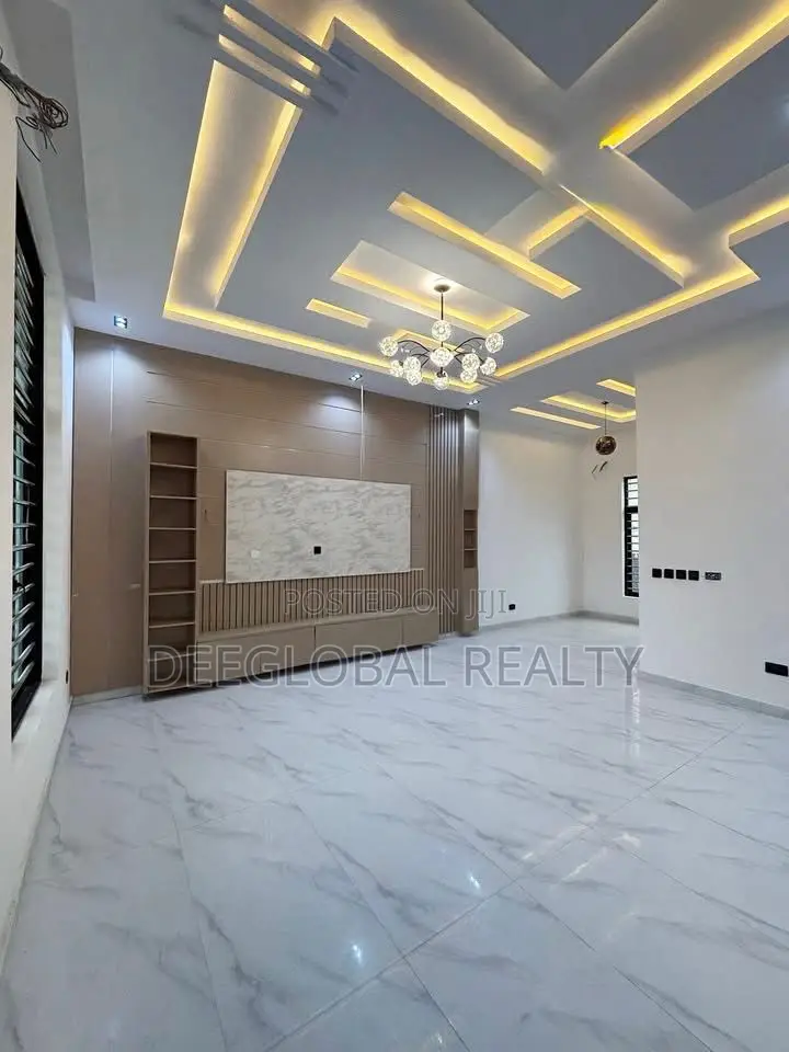 3bdrm Townhouse/Terrace in Ikota for sale in Ikota