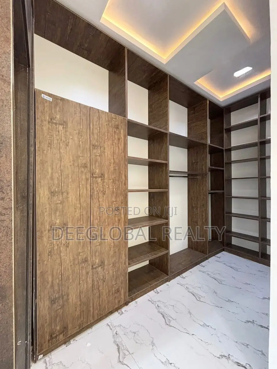 3bdrm Townhouse/Terrace in Ikota for sale in Ikota