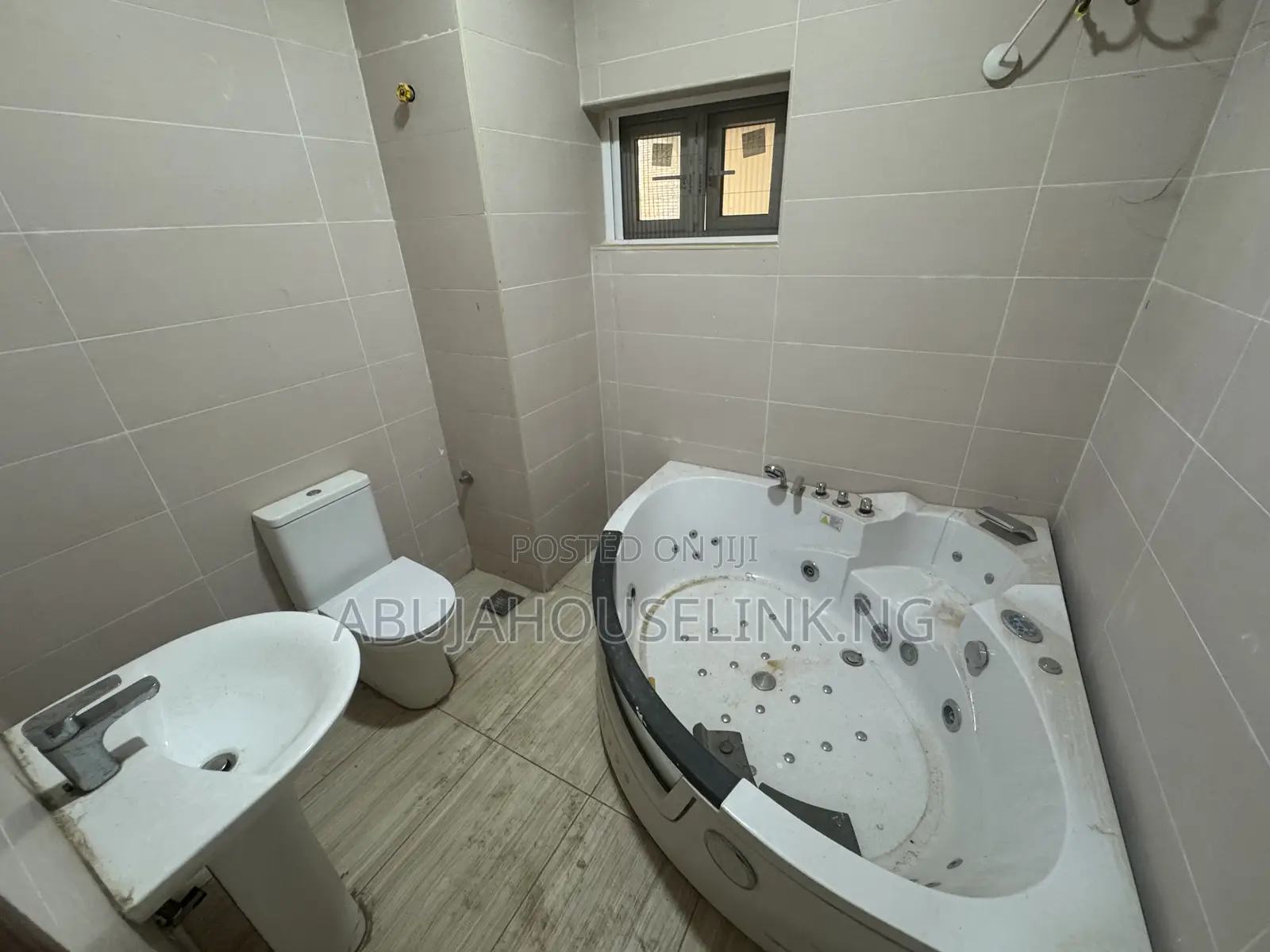 4bdrm Townhouse/Terrace in Guzape Main Abuja for sale in Guzape District