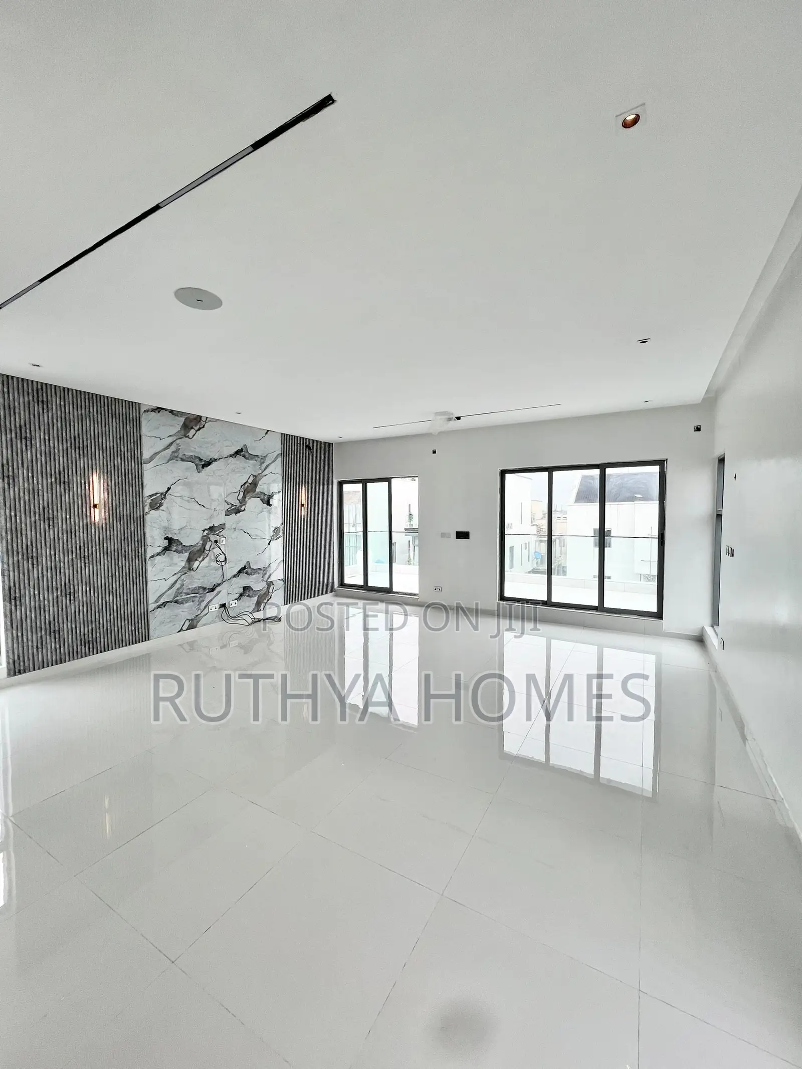 5bdrm Duplex in Osapa for sale in Osapa london