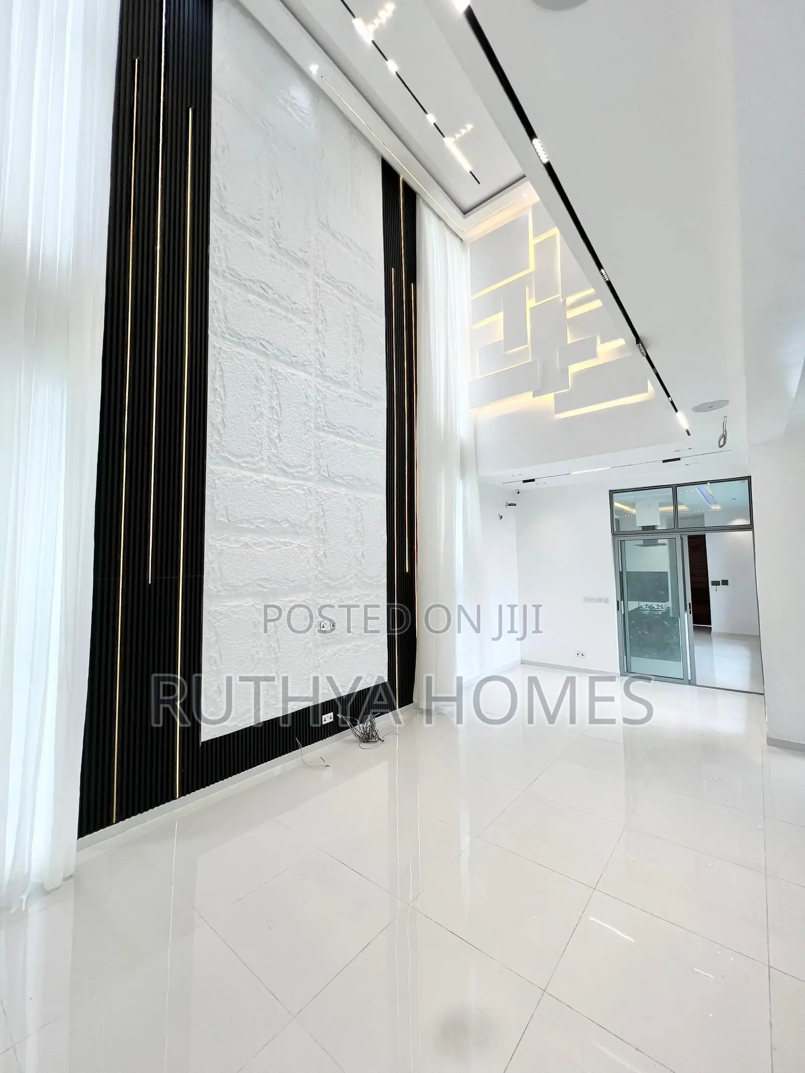 5bdrm Duplex in Osapa for sale in Osapa london
