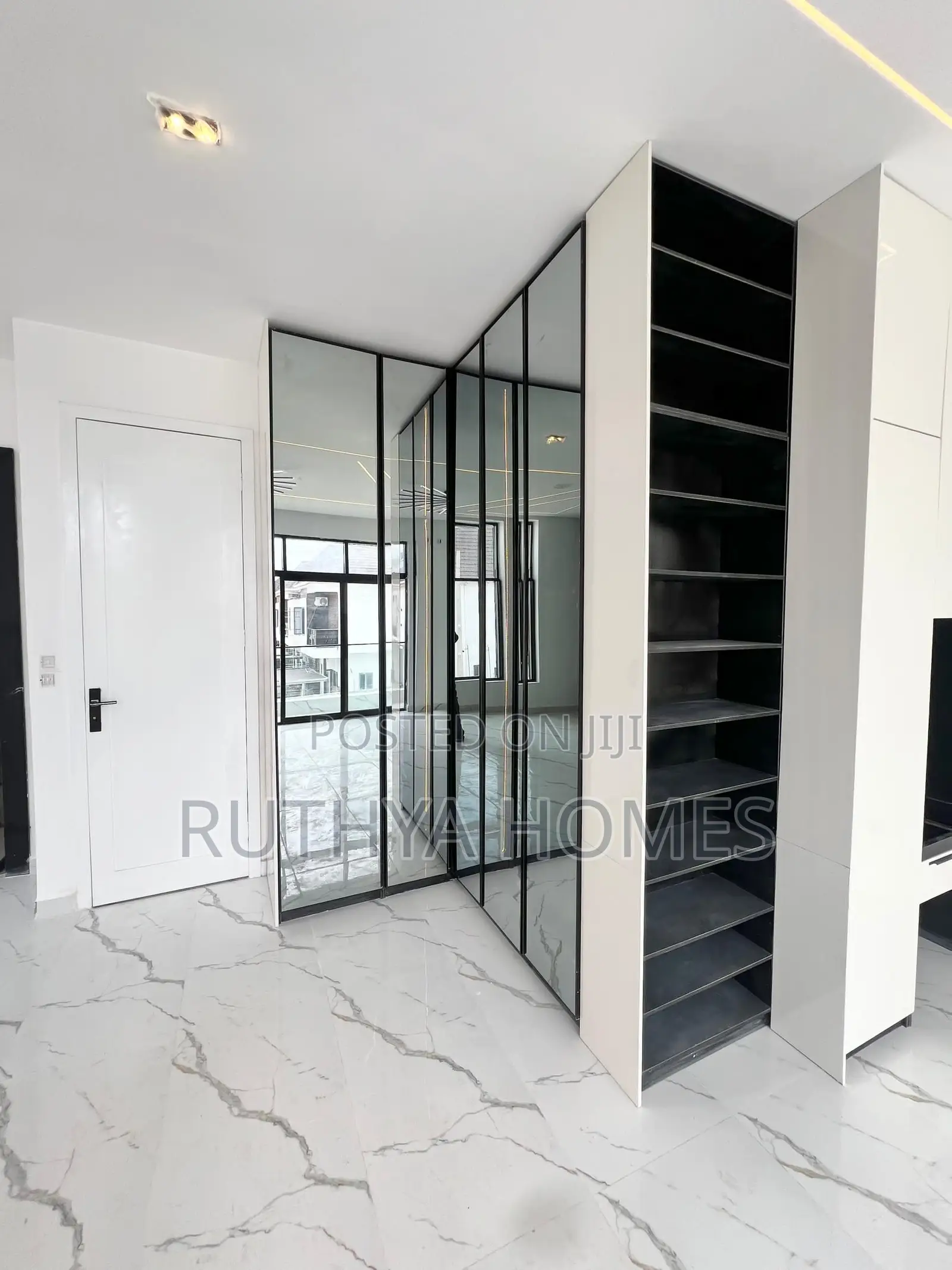4bdrm Duplex in Chevron Toll Gate for sale in Chevron