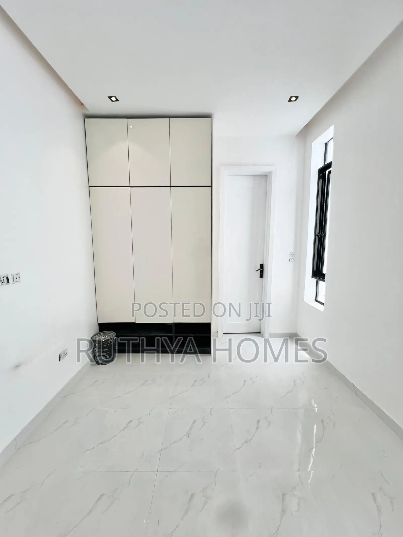 4bdrm Duplex in Chevron Toll Gate for sale in Chevron