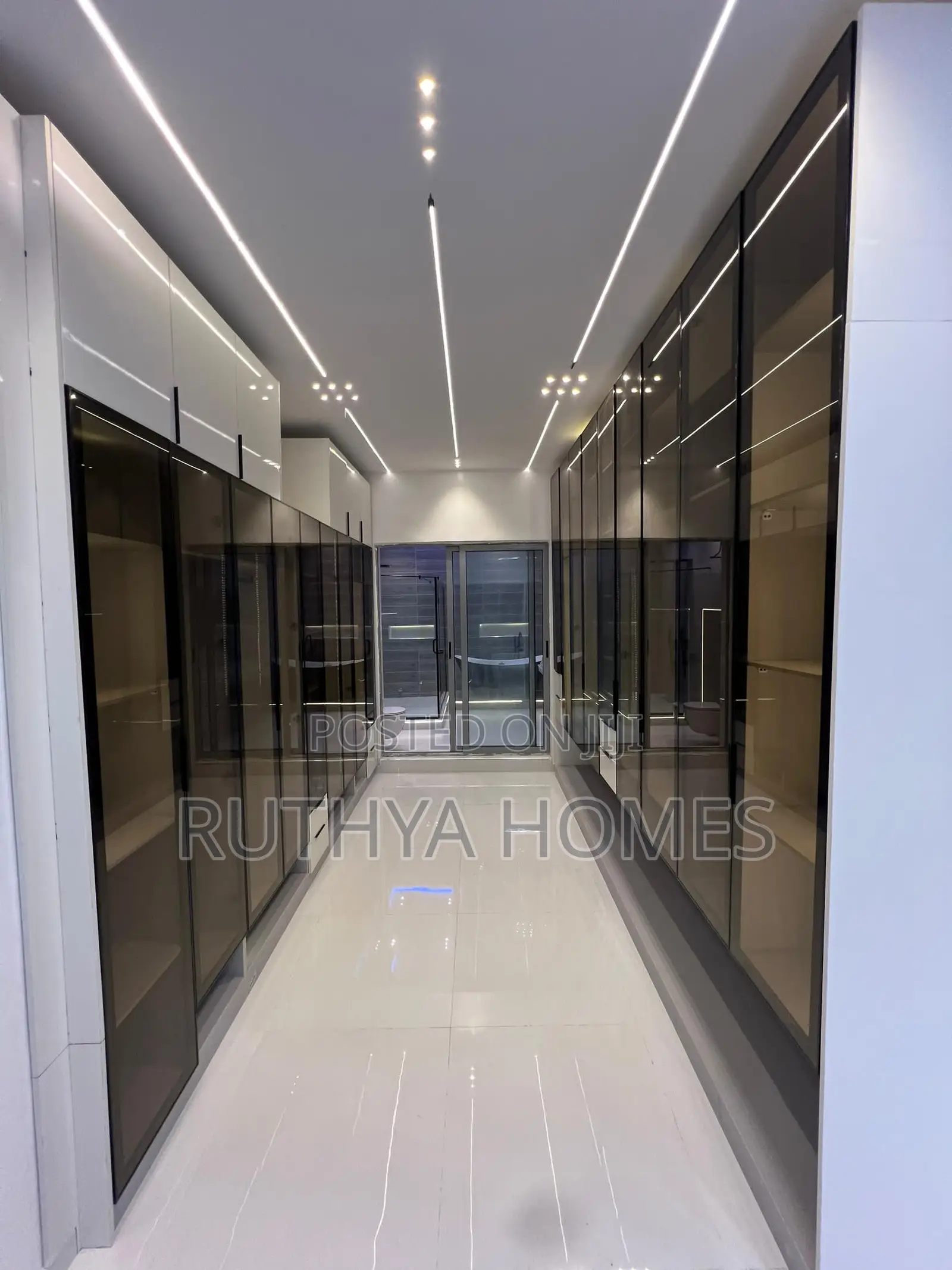 5bdrm Duplex in Osapa London for sale in Osapa london