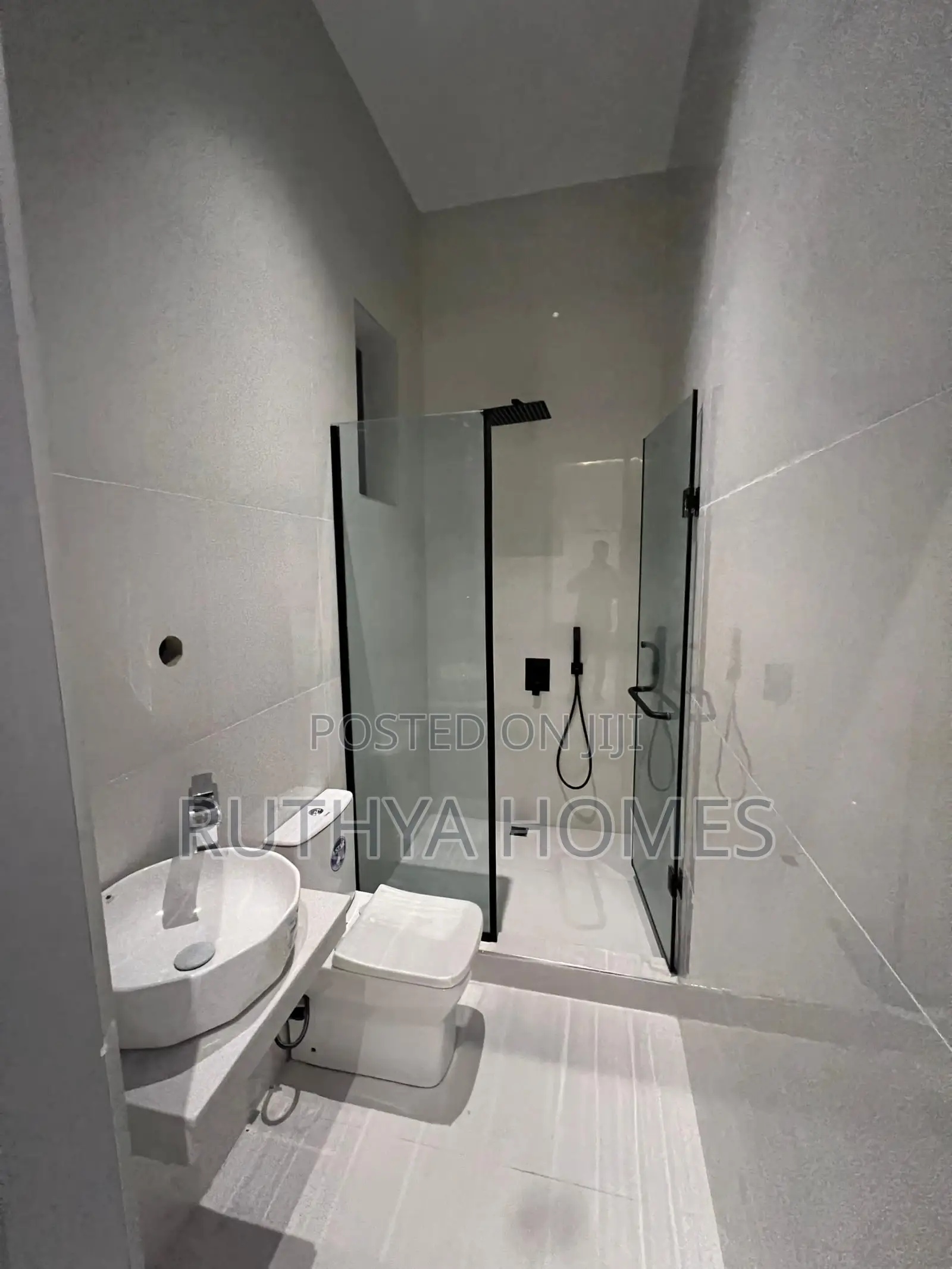 5bdrm Duplex in Osapa London for sale in Osapa london