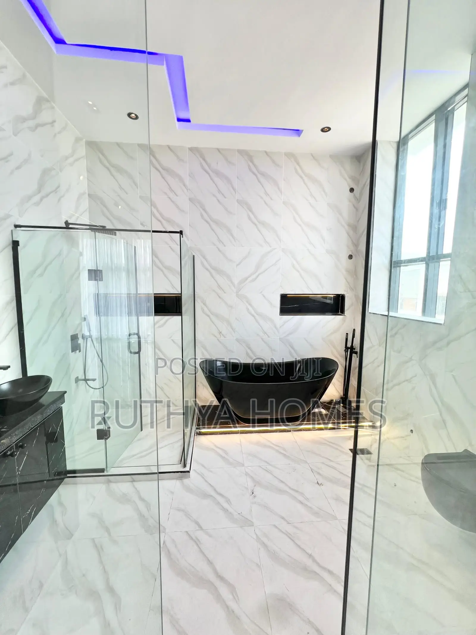 5bdrm Duplex in Chevron for sale in Chevron