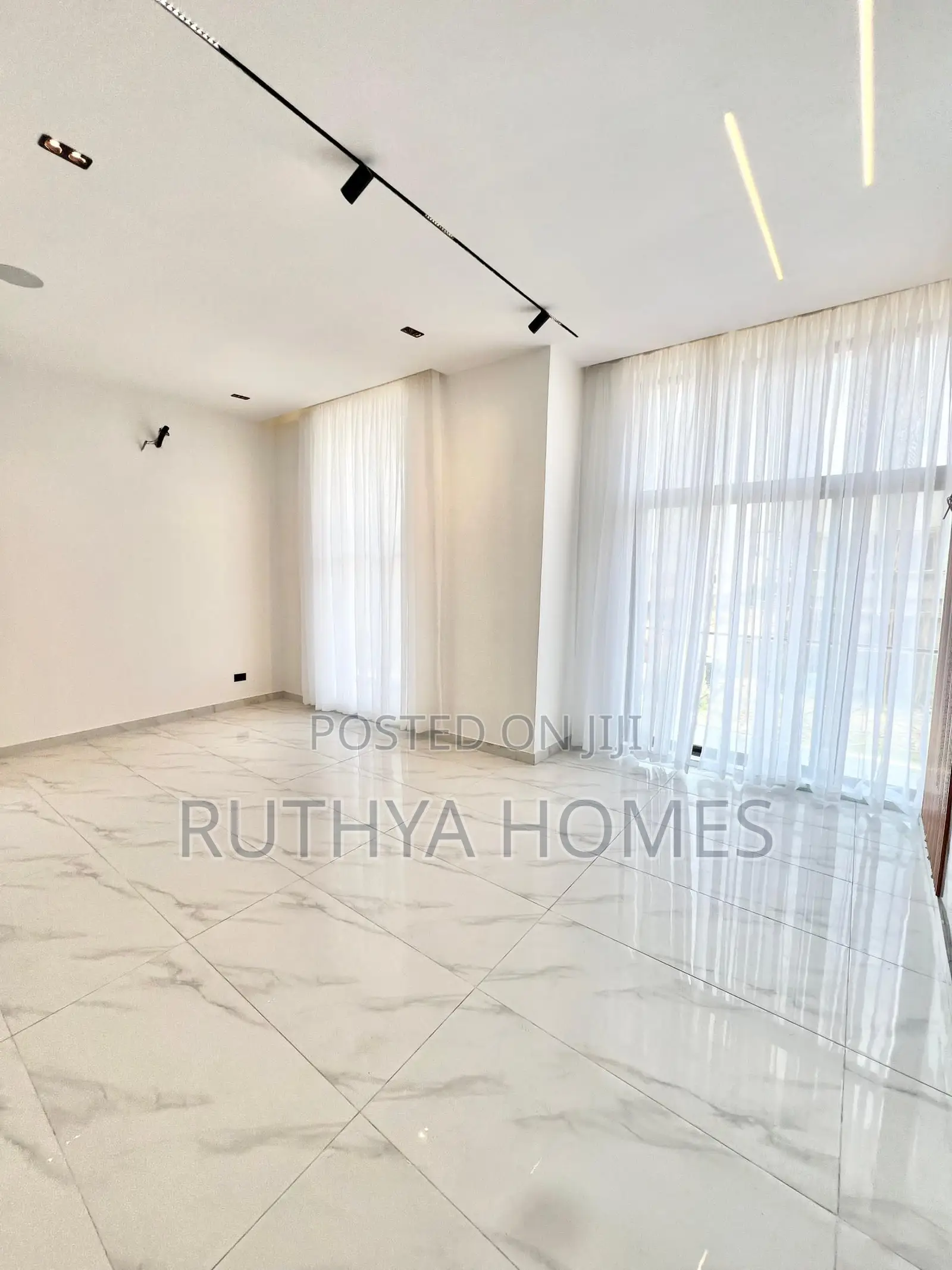 5bdrm Duplex in Chevron for sale in Chevron