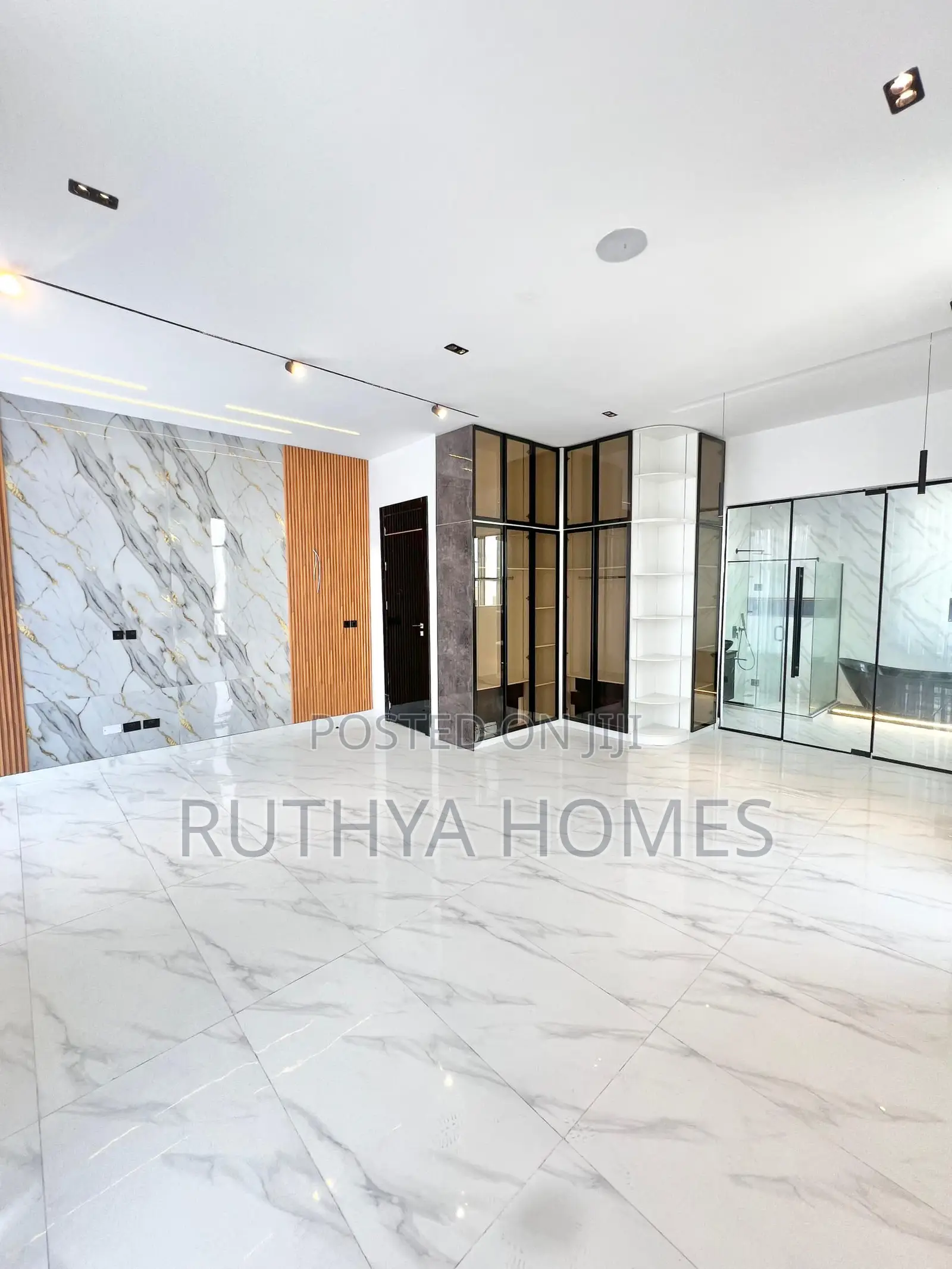 5bdrm Duplex in Chevron for sale in Chevron