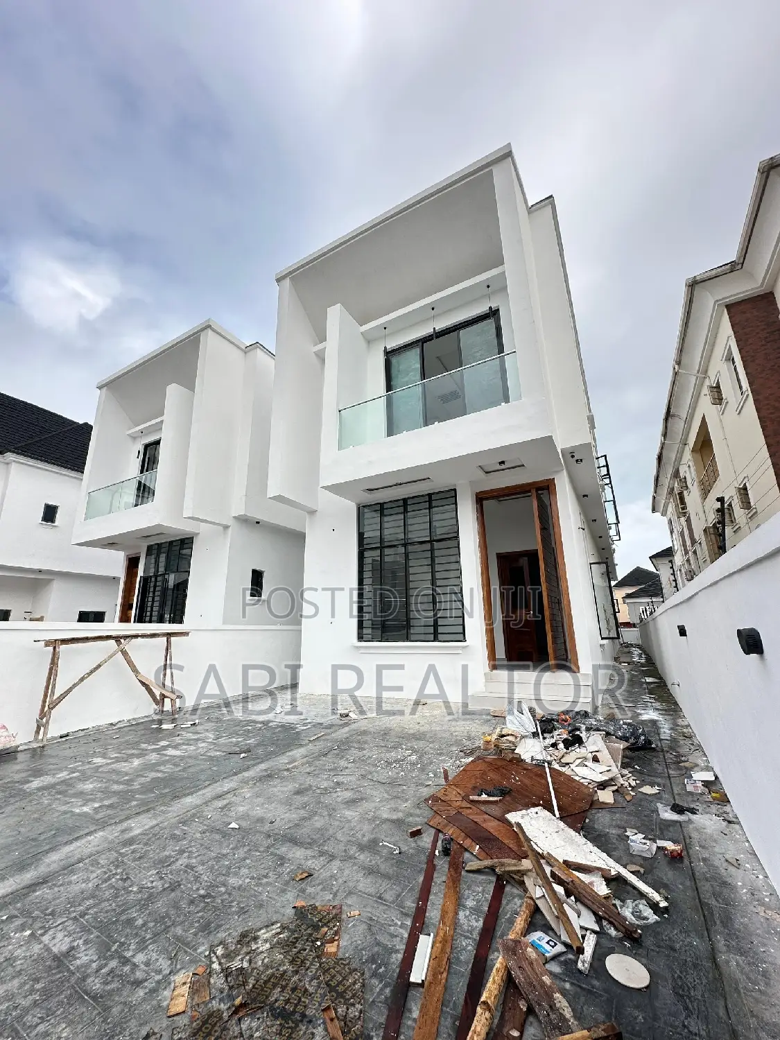 Furnished 5bdrm Duplex in Osapa for sale in Osapa london