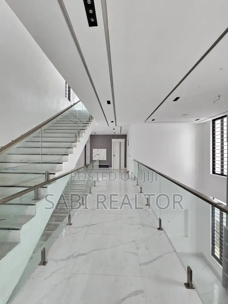 Furnished 5bdrm Duplex in Chevron for sale in Chevron