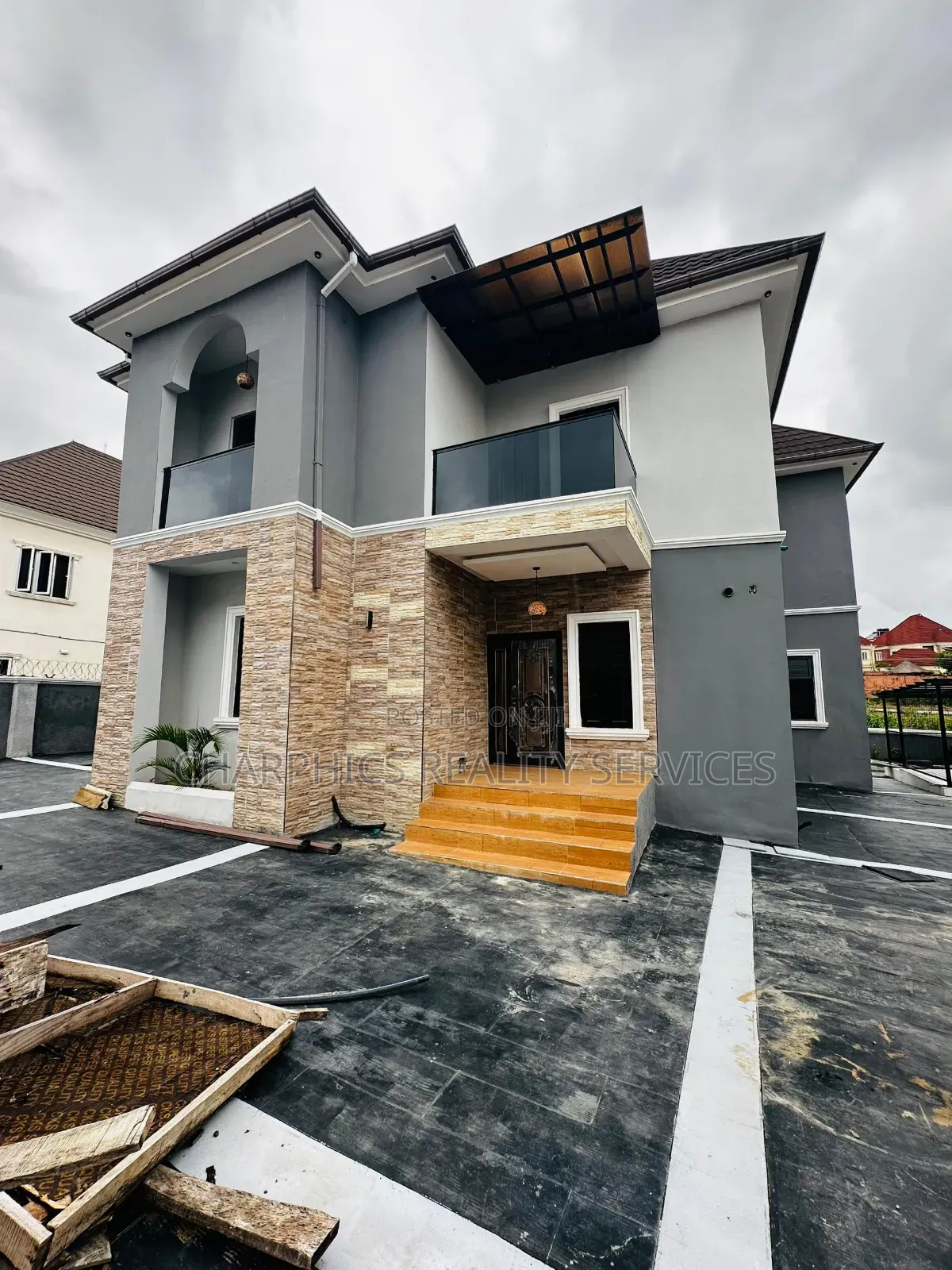 4bdrm Duplex in Lugbe District for sale in Lugbe District