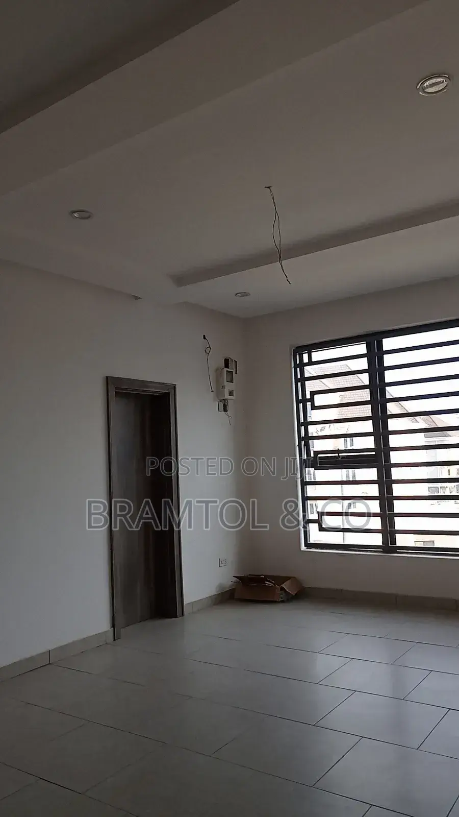 Office/Shop Space in a Plaza in Jahi Gilmor in Jahi