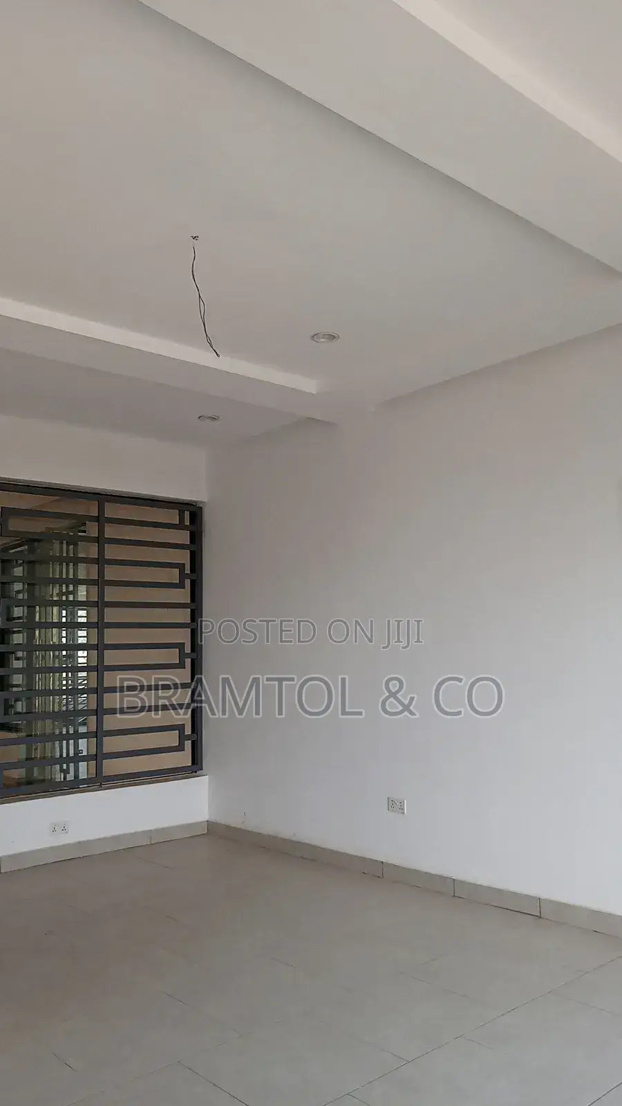 Office/Shop Space in a Plaza in Jahi Gilmor in Jahi