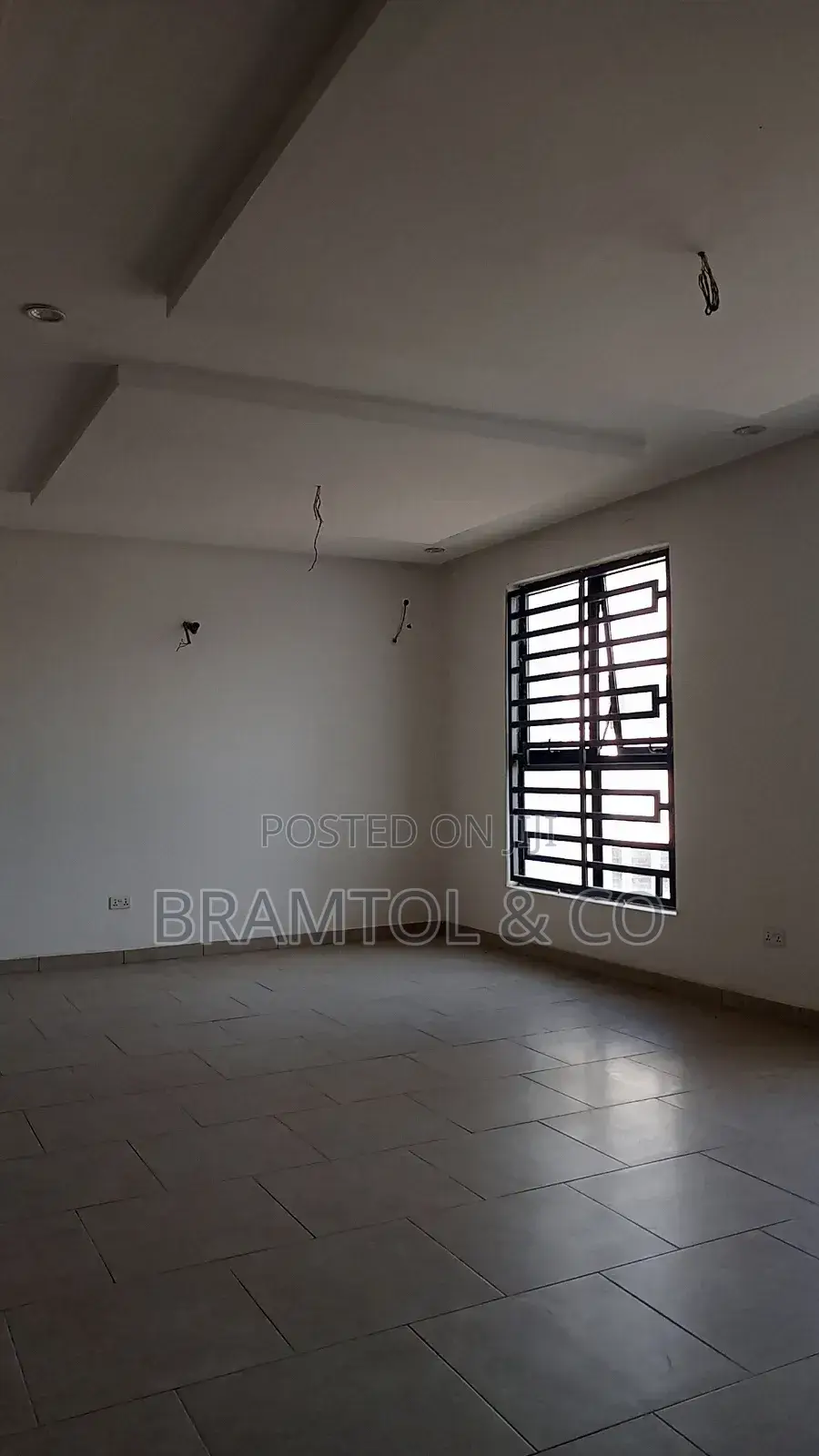Office/Shop Space in a Plaza in Jahi Gilmor in Jahi