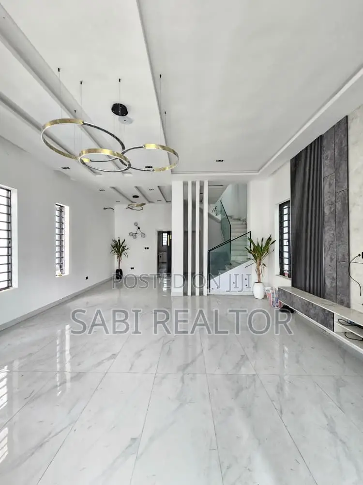 Furnished 5bdrm Duplex in Chevron for sale in Chevron