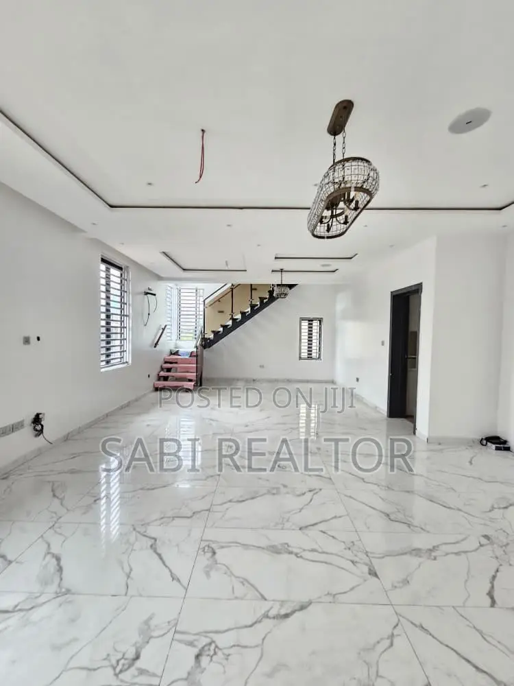Furnished 5bdrm Duplex in Osapa for sale in Osapa london