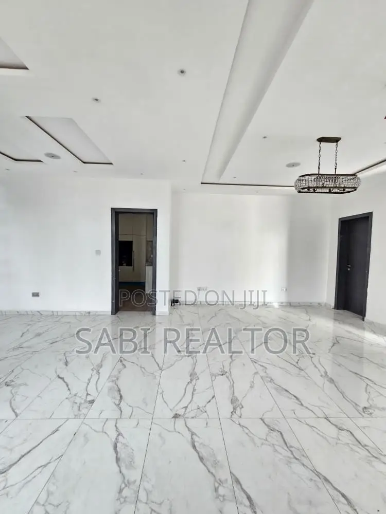 Furnished 5bdrm Duplex in Osapa for sale in Osapa london