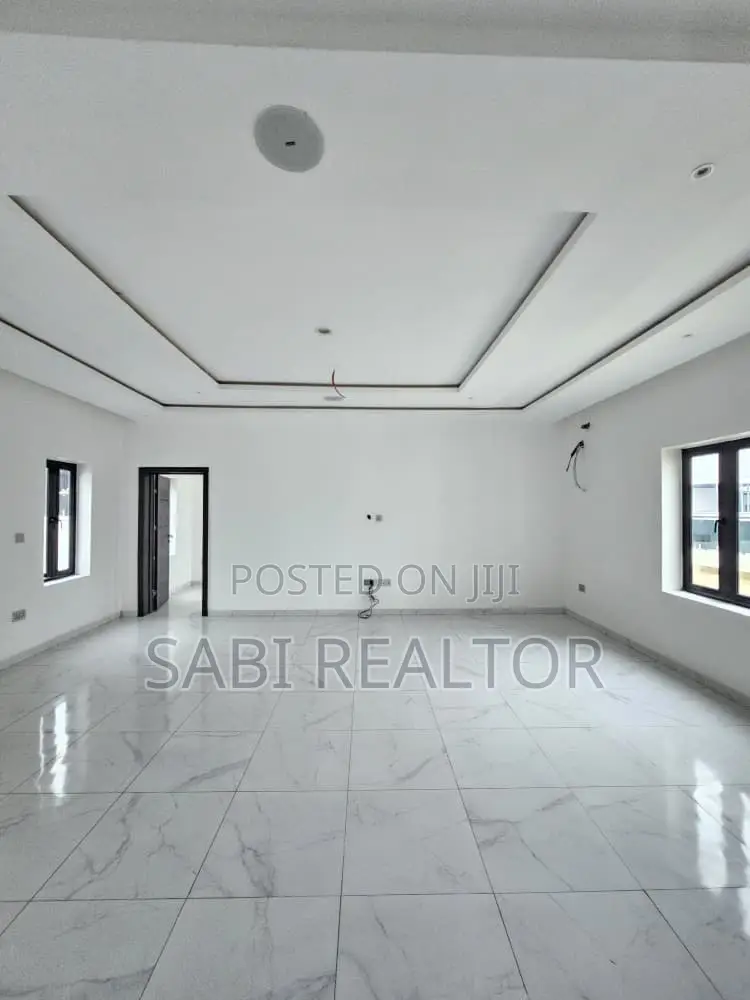 Furnished 5bdrm Duplex in Osapa for sale in Osapa london
