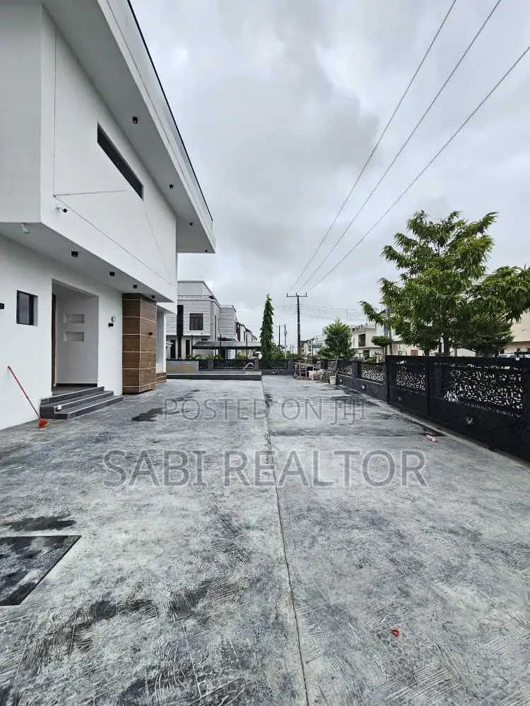 Furnished 5bdrm Duplex in Osapa for sale in Osapa london