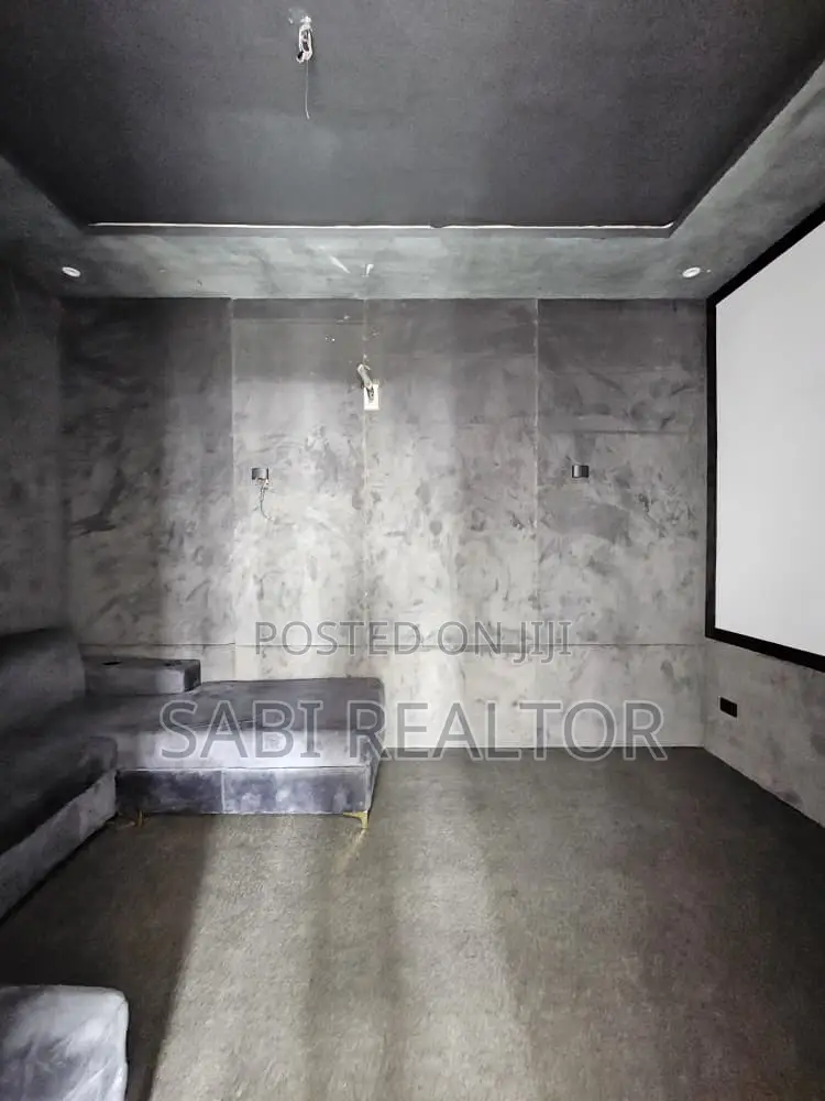 Furnished 5bdrm Duplex in Osapa for sale in Osapa london