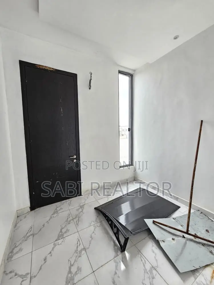 Furnished 5bdrm Duplex in Osapa for sale in Osapa london