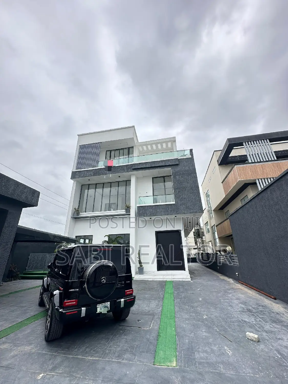 Furnished 5bdrm Duplex in Osapa for sale in Osapa london