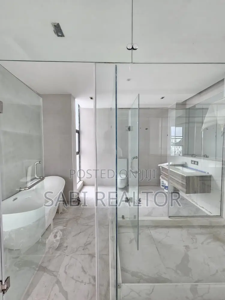 Furnished 5bdrm Duplex in Osapa for sale in Osapa london