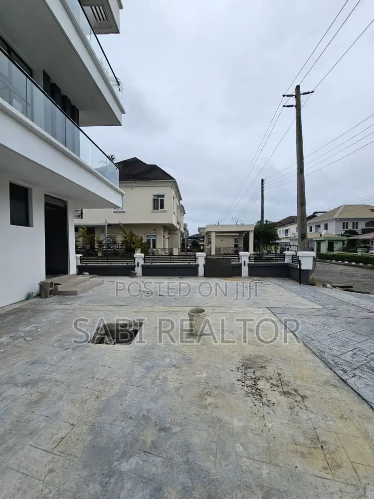 Furnished 5bdrm Duplex in Osapa for sale in Osapa london